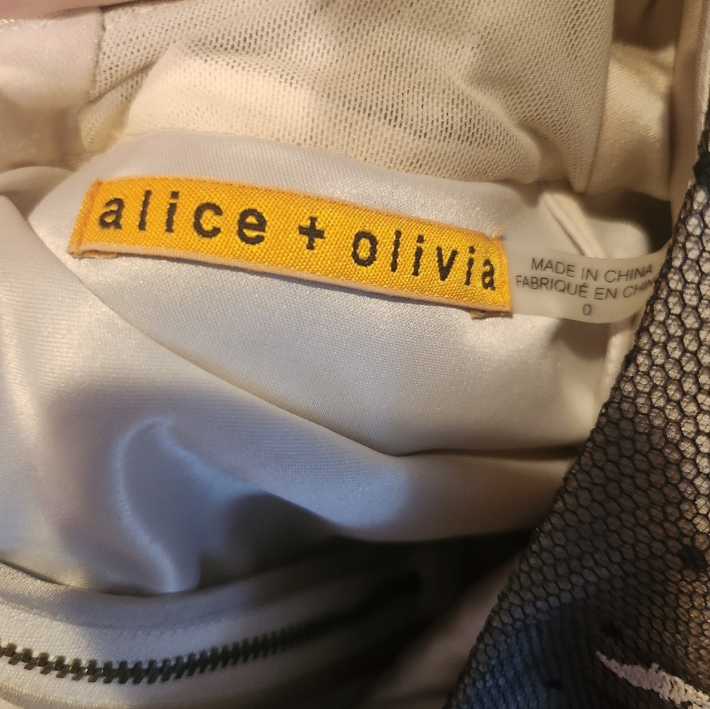 Alice + Olivia Beatrice T-back Lace Dress Size 0 - Picture 7 of 7